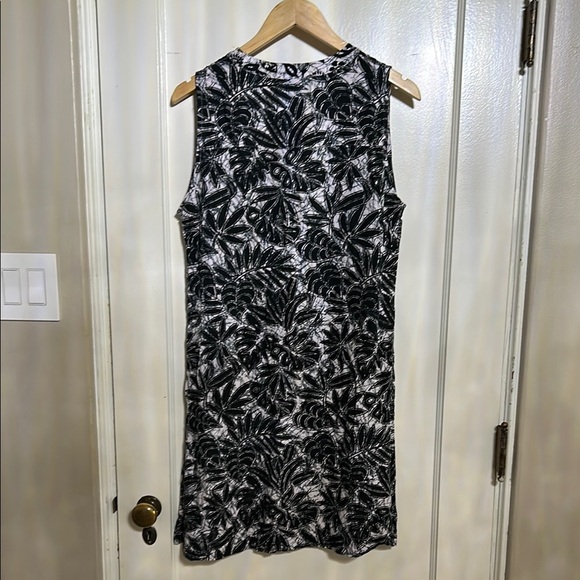 Black and White Sleeveless Sheath Midi Dress - Picture 4 of 4